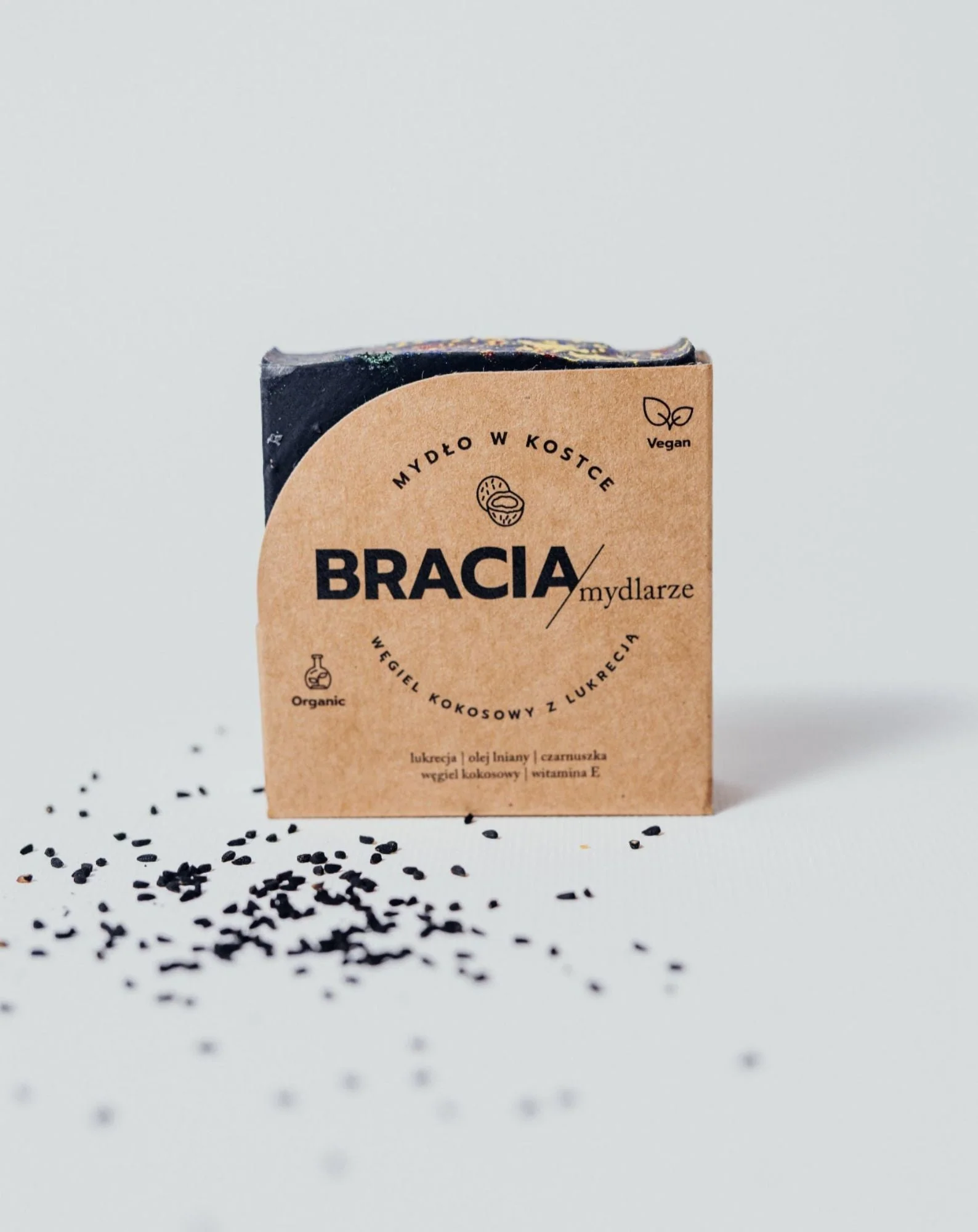 Barre de savon purifiante et antibactérienne au charbon de noix de coco et à la réglisse Bracia Mydlarze - Image 2