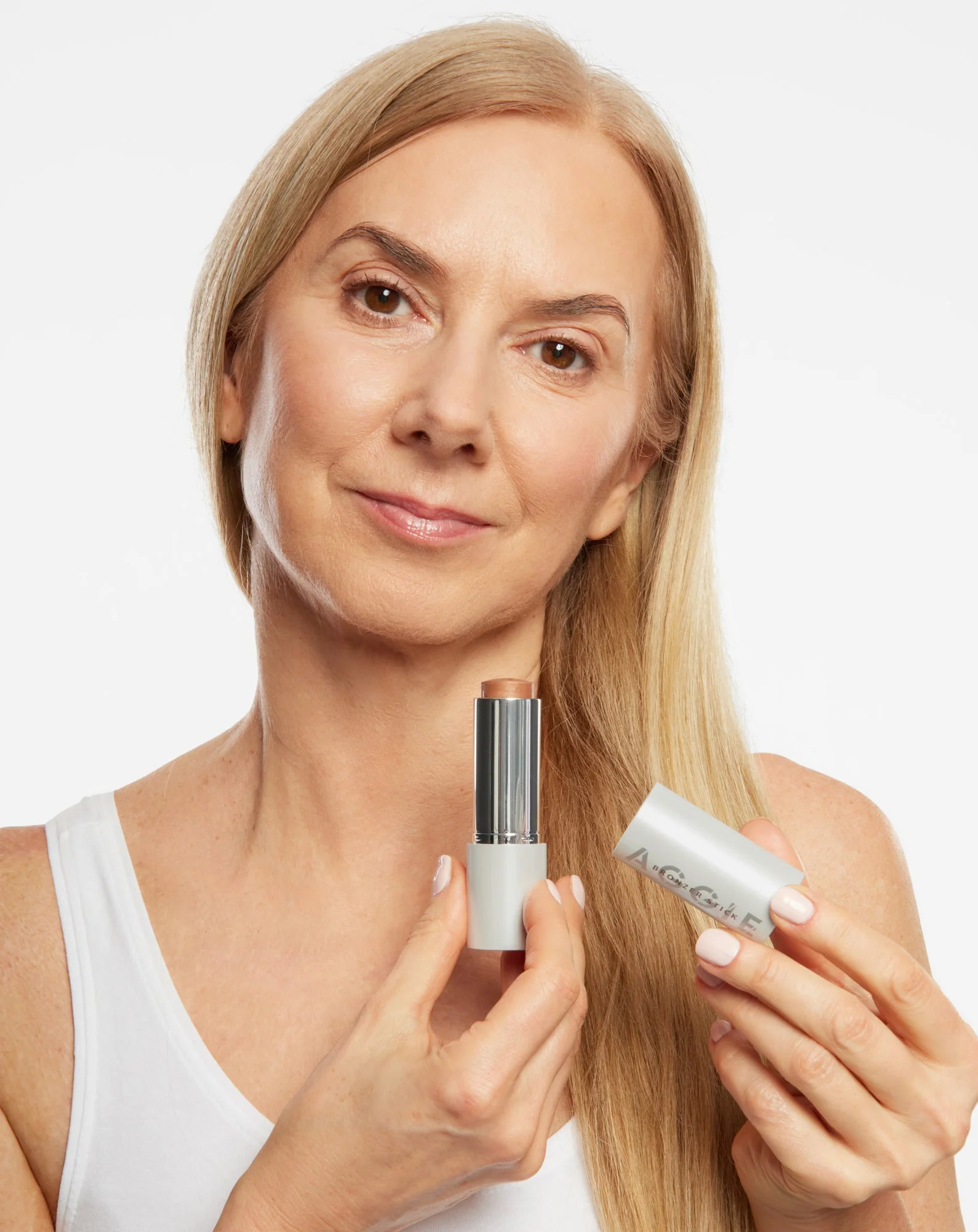 Bronzer en stick pour le contouring du visage pour peaux matures 50+ Aggie - Image 5