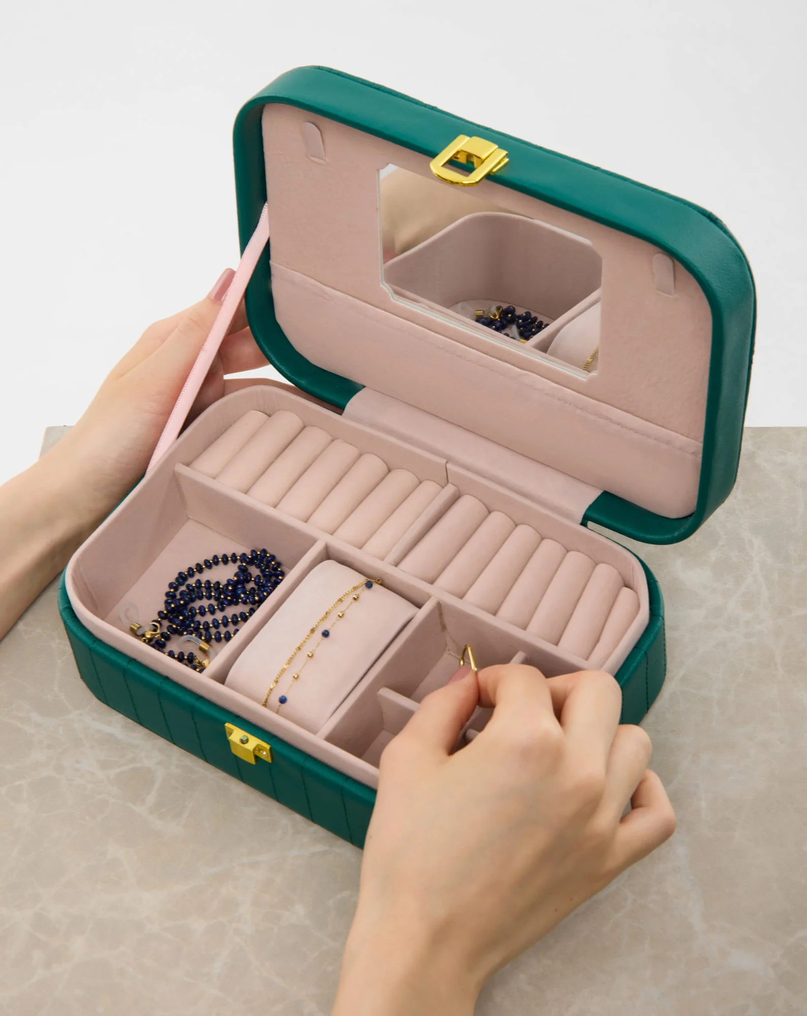 Boîte à bijoux avec compartiments, rouleaux et miroir grand vert Mys - Image 2