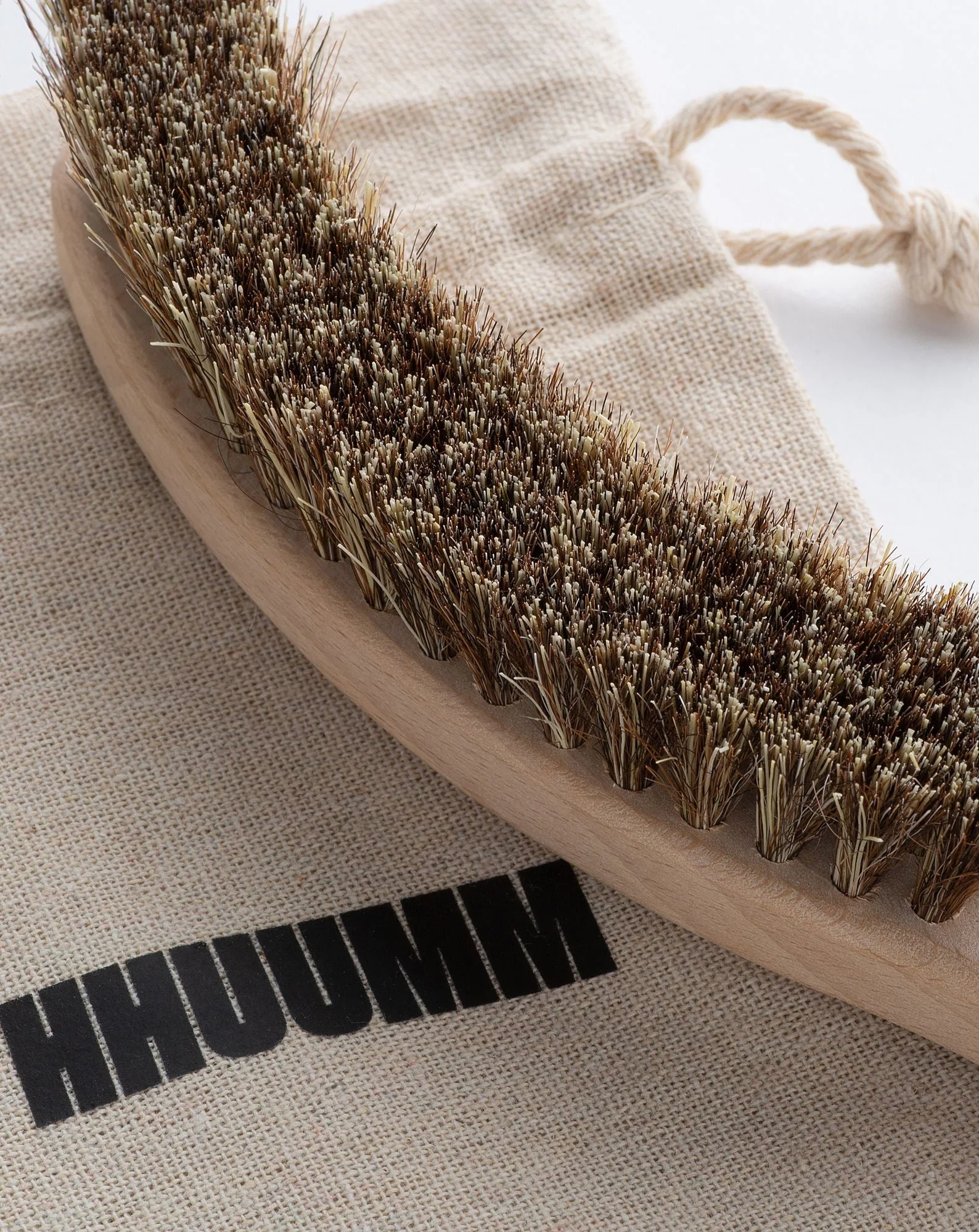 Brosse de massage sèche pour le corps semi-circulaire No. 16 avec mélange de fibres HHUUMM - Image 2