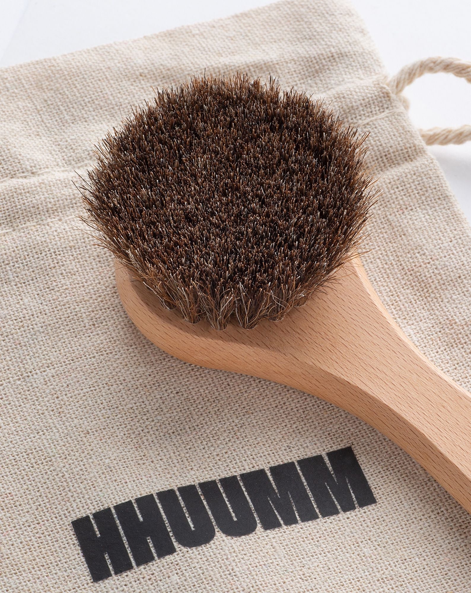 Brosse ronde de massage et de nettoyage du visage No. 15 en crin de cheval HHUUMM - Image 3