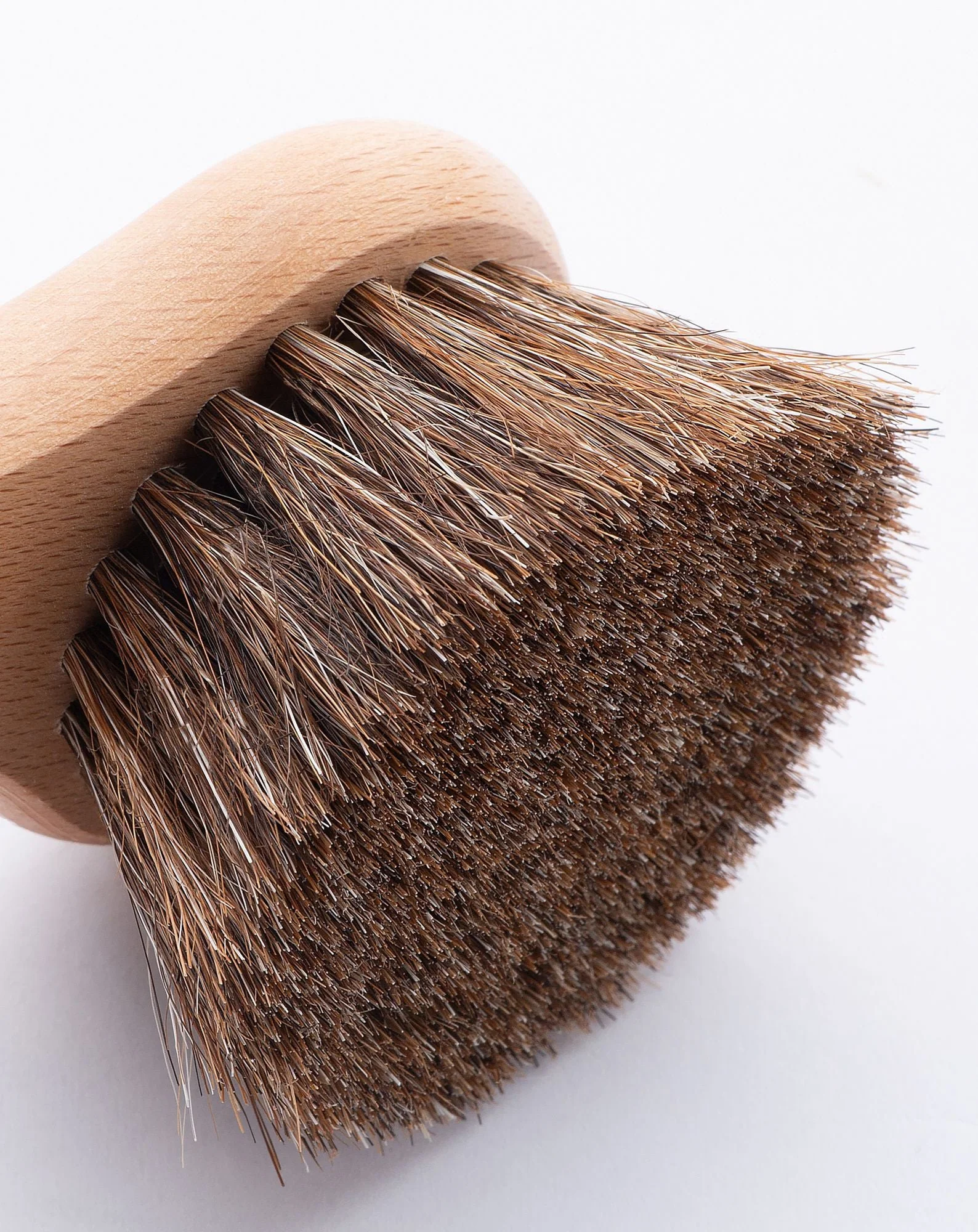 Brosse ronde de massage et de nettoyage du visage No. 15 en crin de cheval HHUUMM - Image 4