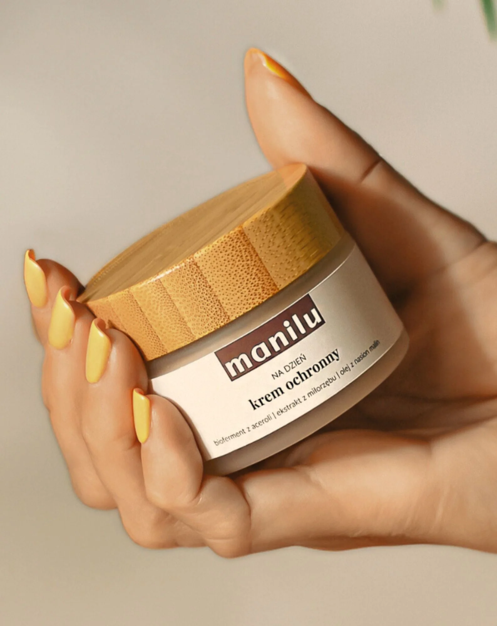 Crème de jour protectrice au beurre de karité, à la vitamine C et à l'huile de pépins de framboise Manilu - Image 3