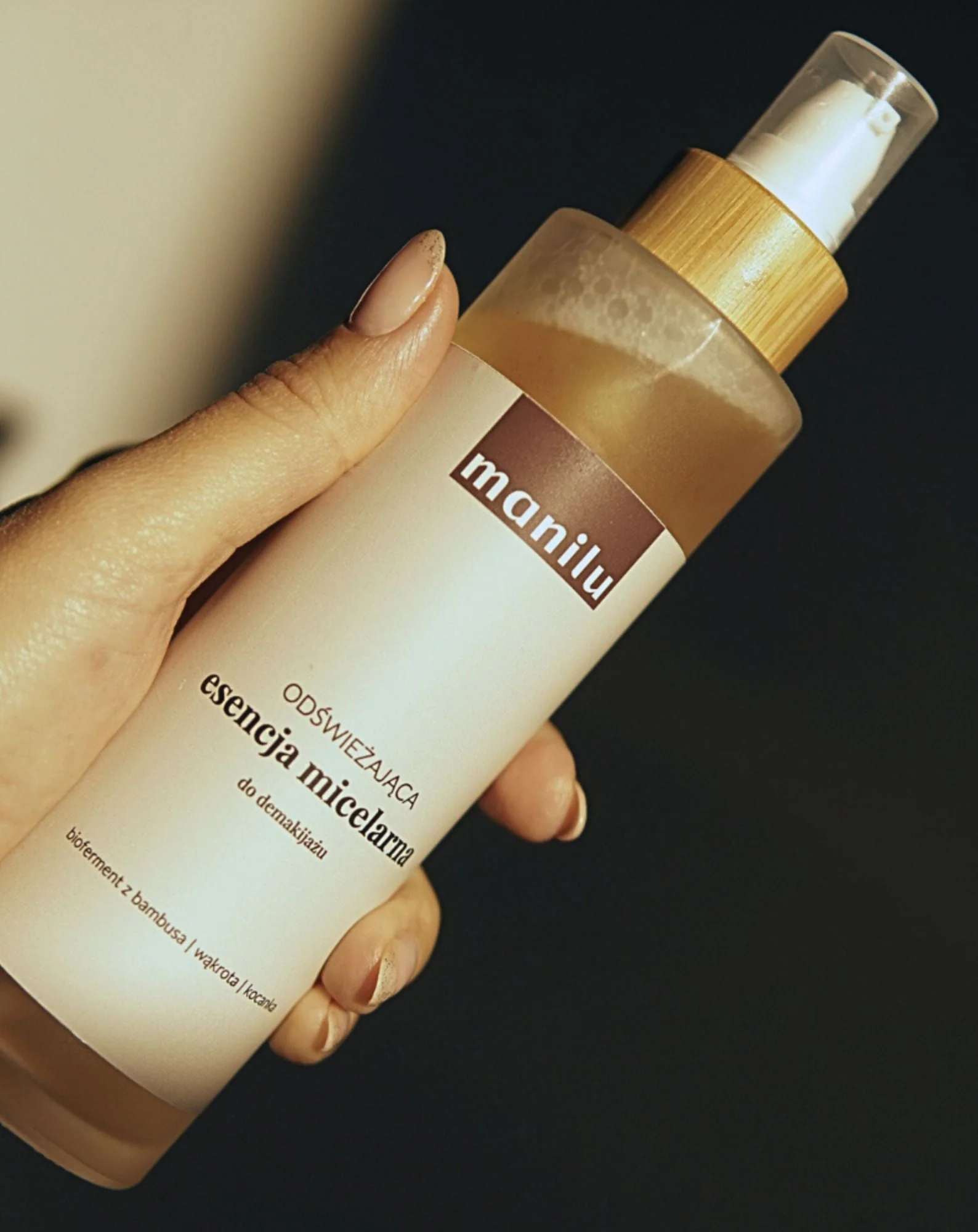 Essence micellaire rafraîchissante pour le démaquillage, apaisant les irritations avec le D-panthénol Manilu - Image 4