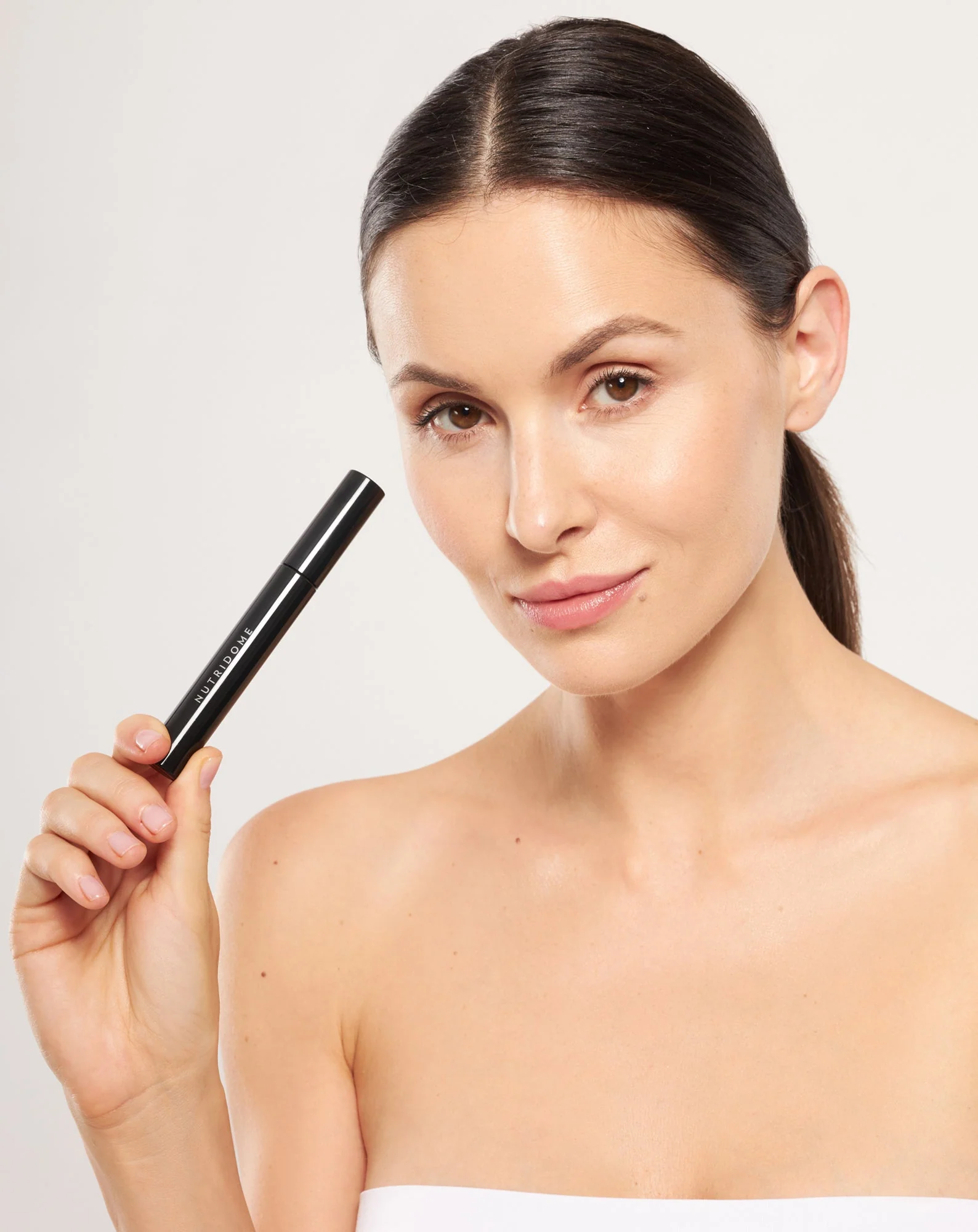 Mascara recourbant Nutridome avec de la cire de riz et une brosse de précision - Image 3