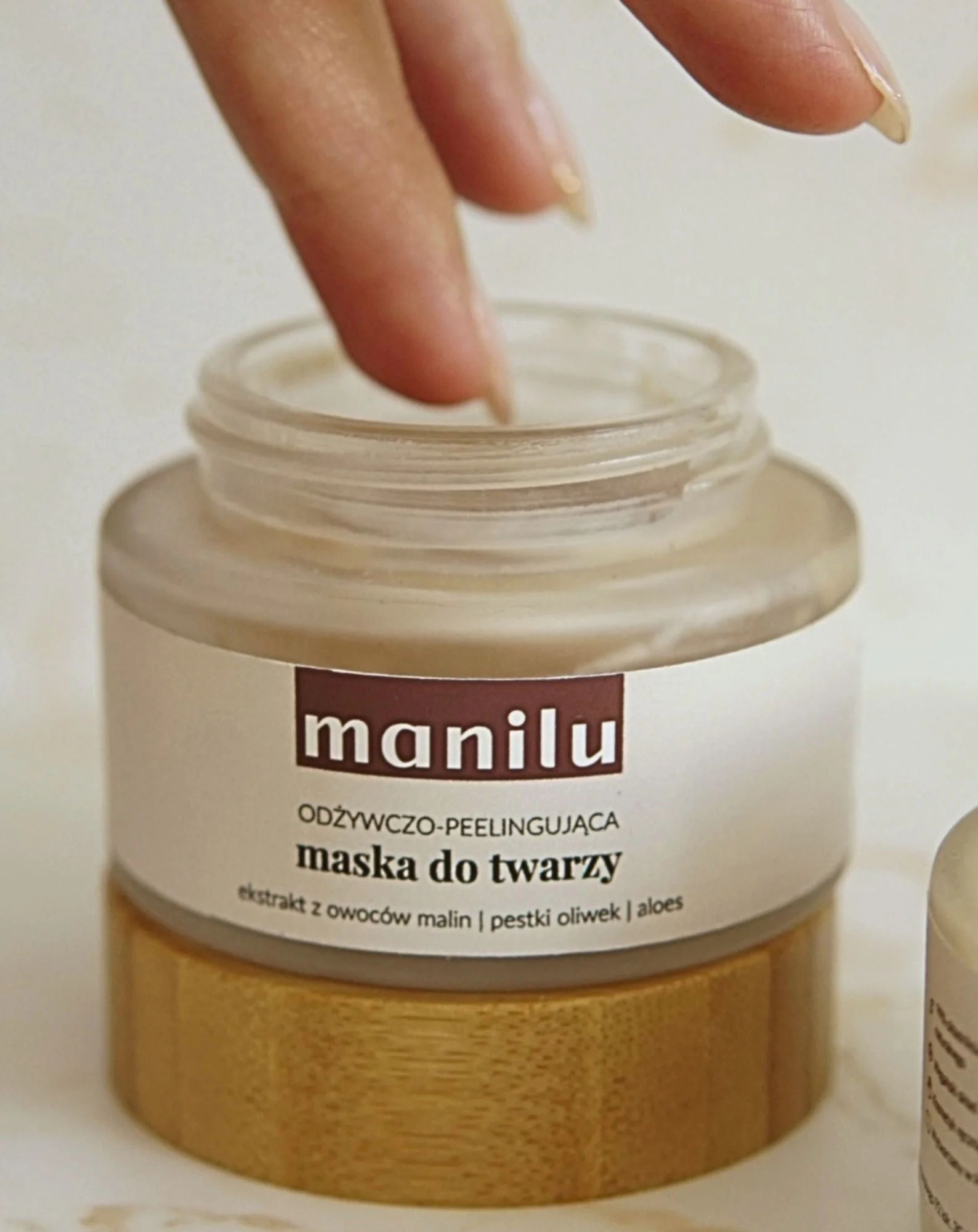 Masque nourrissant et exfoliant à l'huile d'olive et de macadamia Manille - Image 3