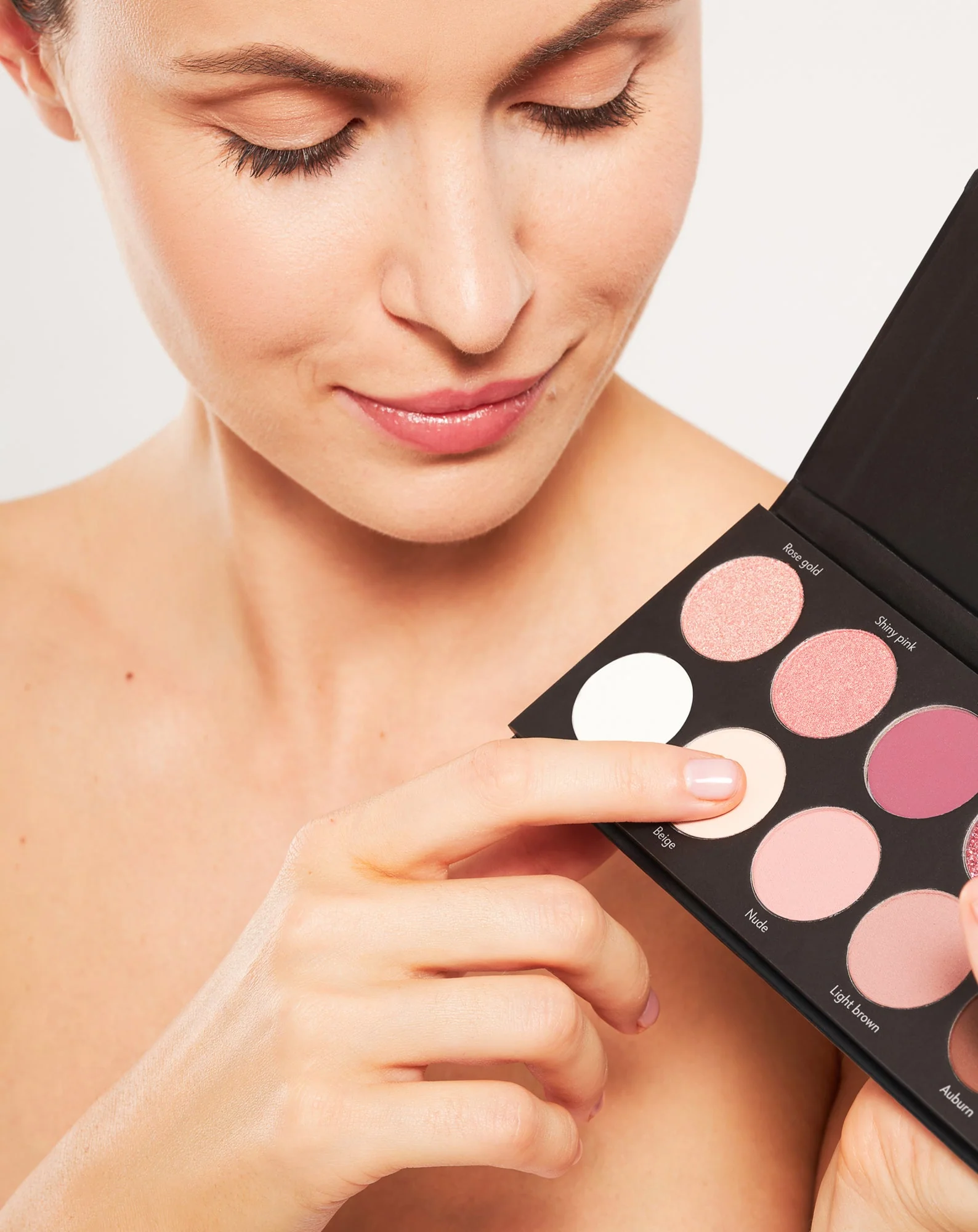 Palette Basic d'ombres à paupières longue durée et teintes classiques Nutridome - Image 2