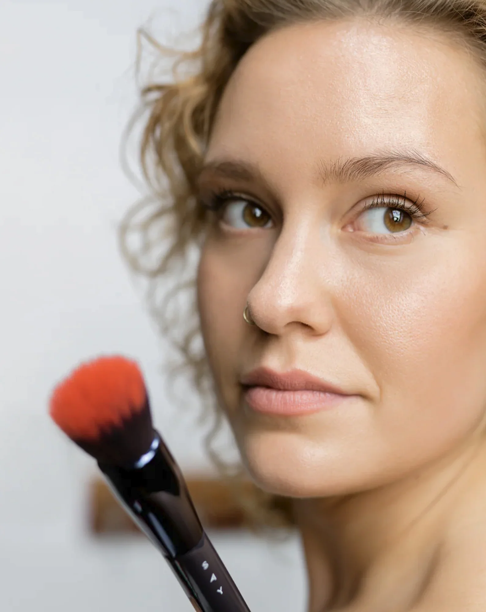 Pinceau pour fond de teint avec deux longueurs de poils pour une couvrance progressive N° 8 Say Makeup - Image 2