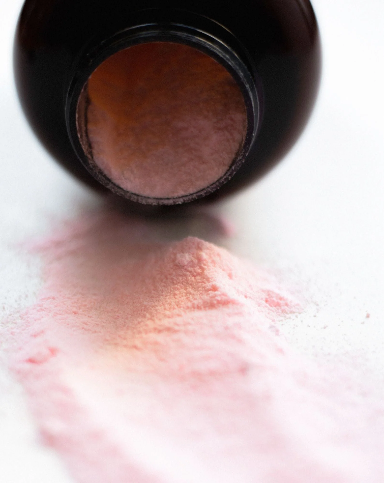 Poudre de bain adoucissante aux pétales de rose HHUUMM - Image 2
