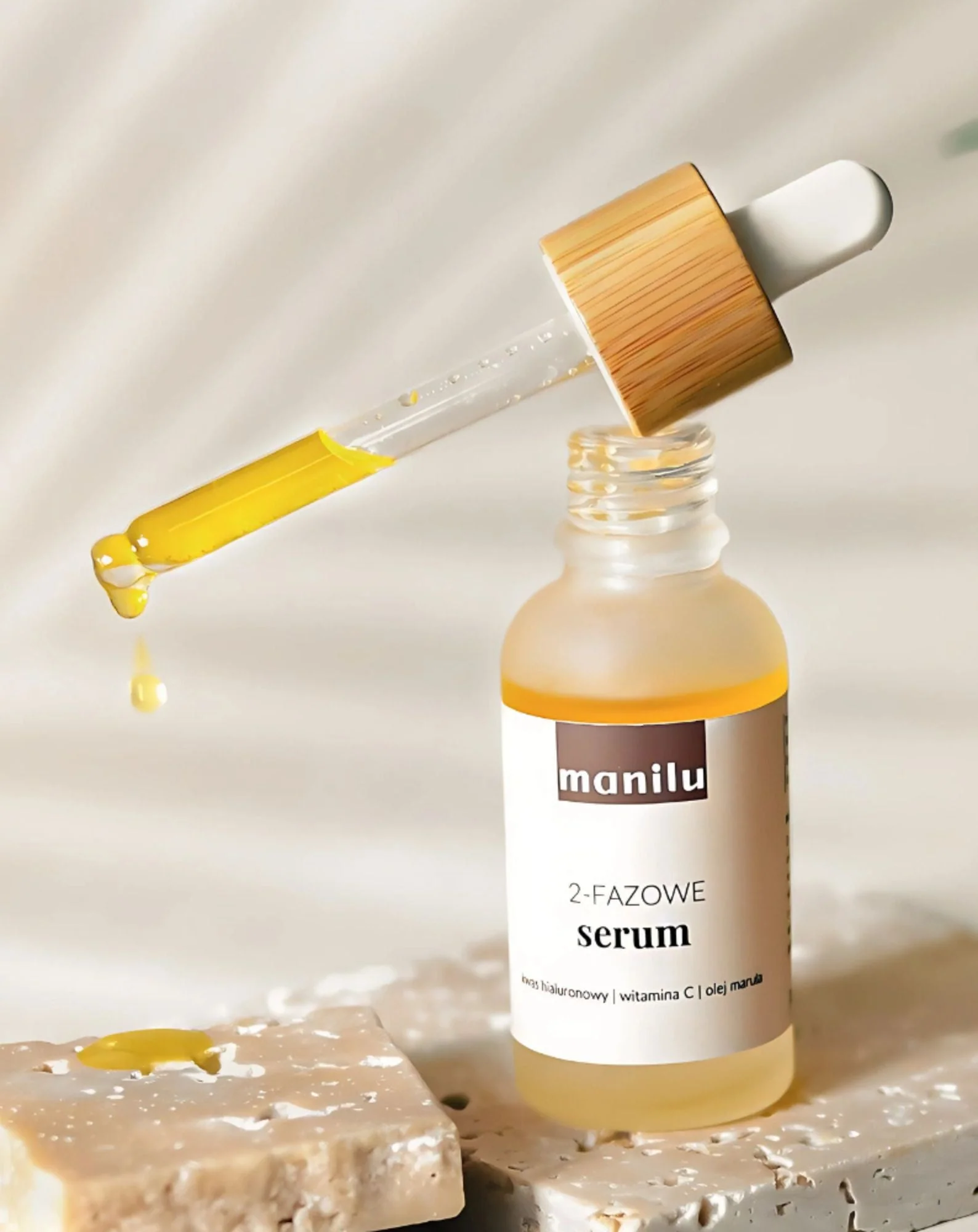 Sérum de nuit biphasé pour peaux sèches à l'acide hyaluronique et à la vitamine C Manilu - Image 2