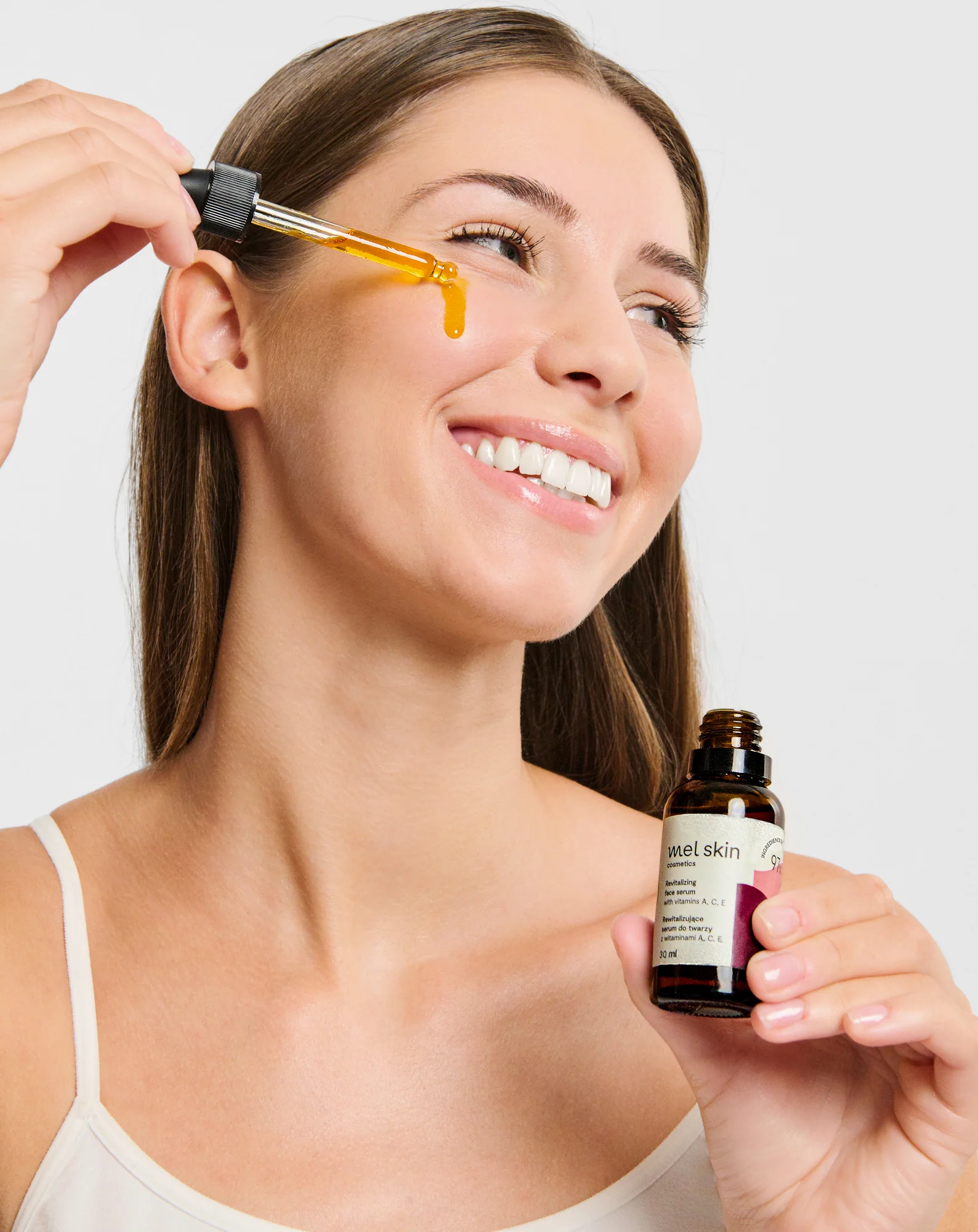 Sérum revitalisant Mel Skin pour le visage à la vitamine C, à la vitamine A et à la vitamine E - Image 2